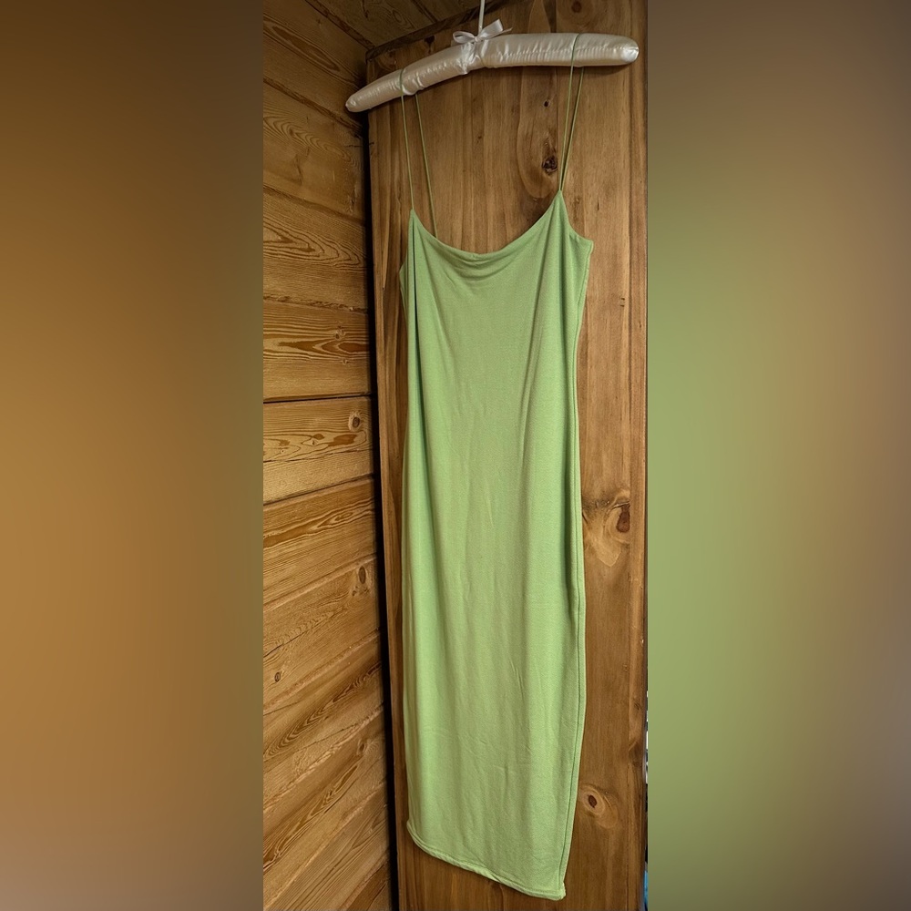 “Kiwi” Green M Naked Wardrobe Sultry Sleeveless Midi Dress NWT